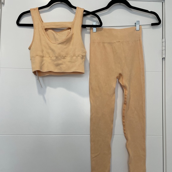 Mono B Peach Ribbed Seamless Workout Set Sports Bra & Leggings Athleisure NWT M - Picture 11 of 15